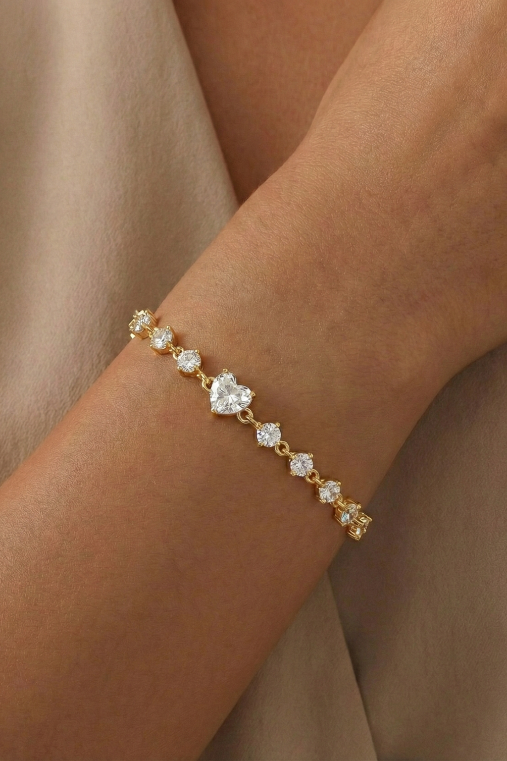 14K Altın Kaplama Beyaz Zirkon Taşlı Kalp Bileklik 2