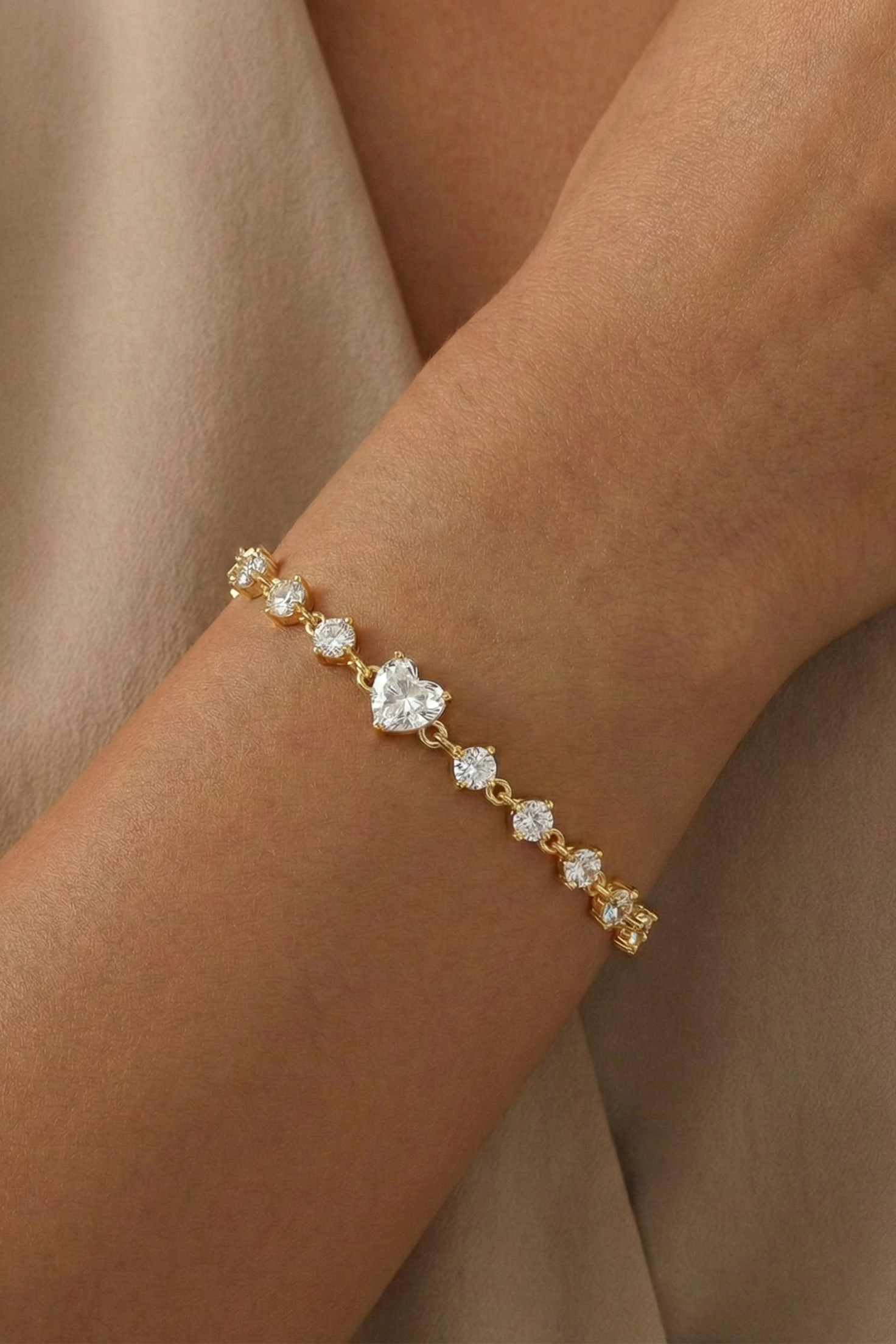 14K Altın Kaplama Beyaz Zirkon Taşlı Kalp Bileklik 2